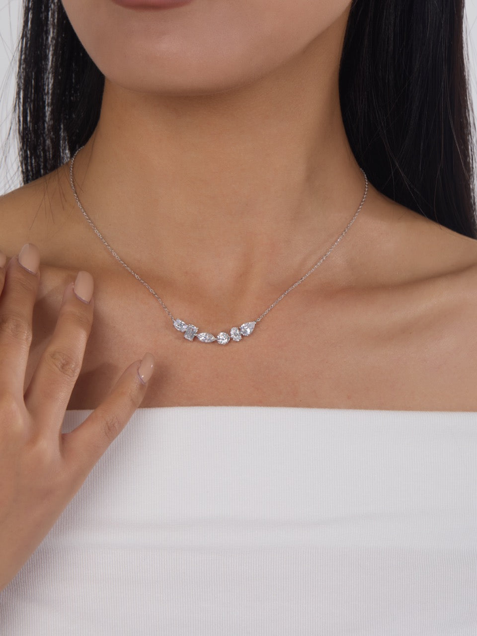 Mixed Cut Curved Necklace