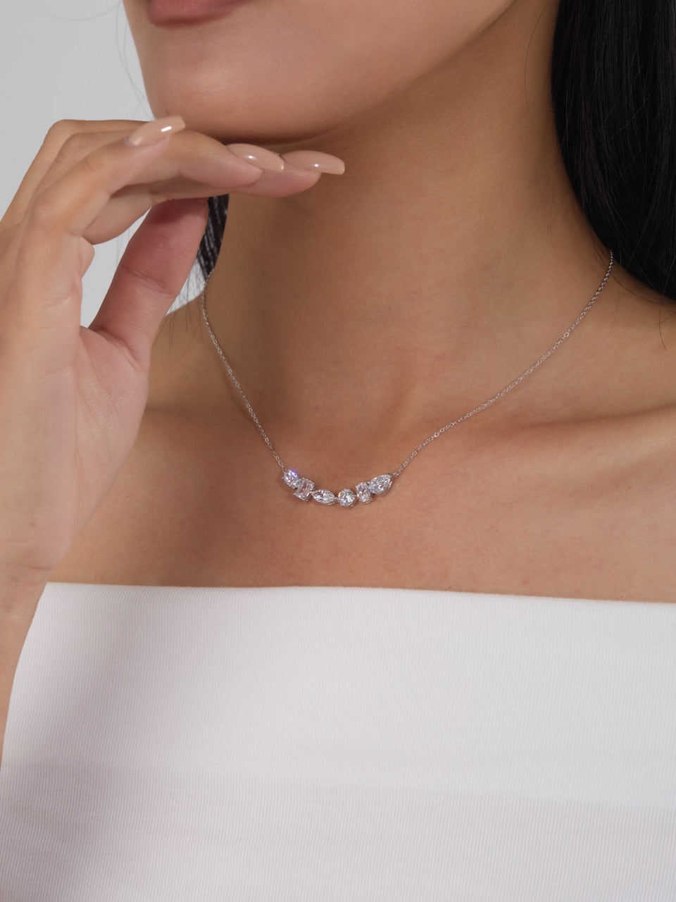 Mixed Cut Curved Necklace