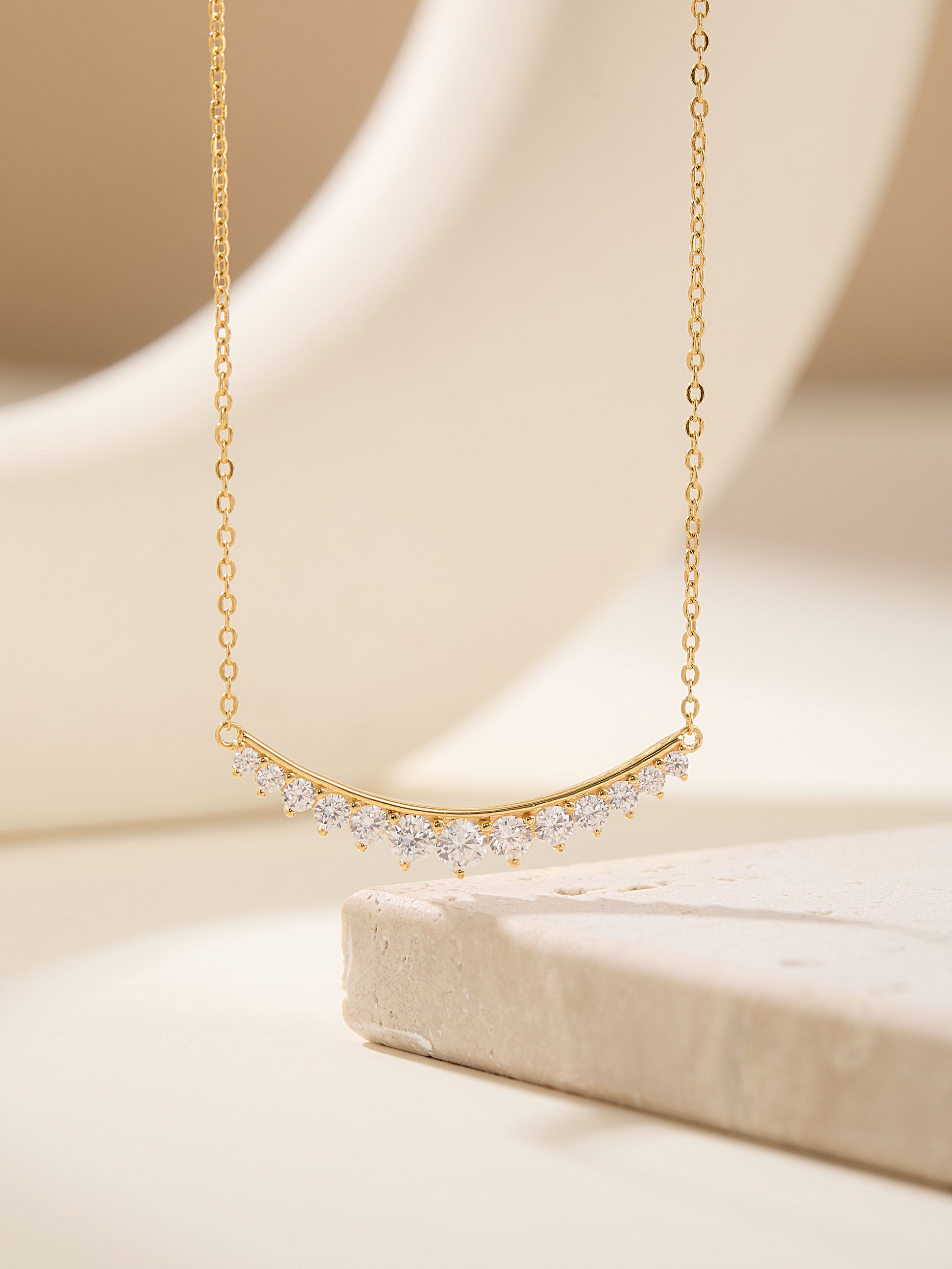 Mixed Cut Curved Necklace
