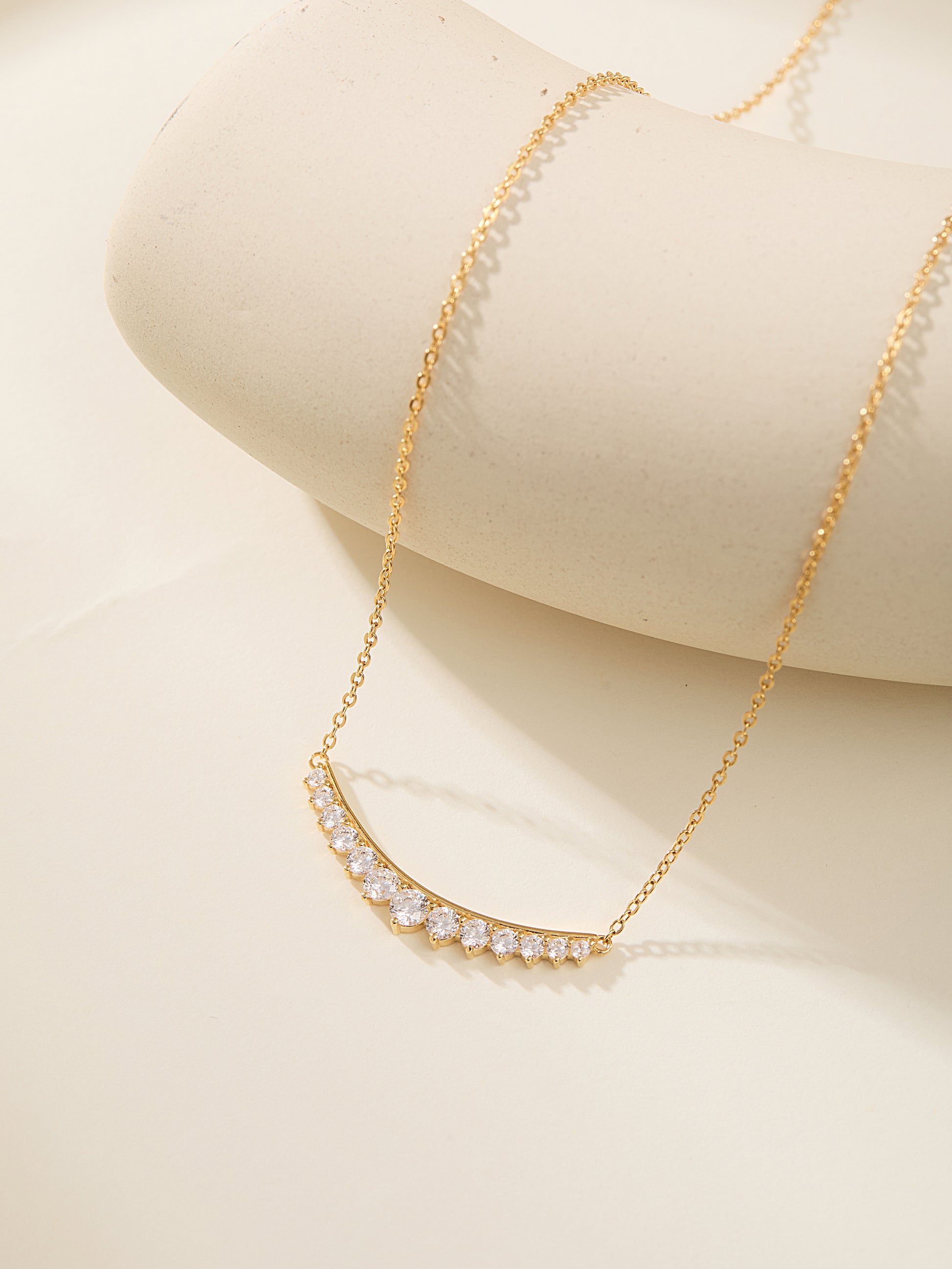 Mixed Cut Curved Necklace