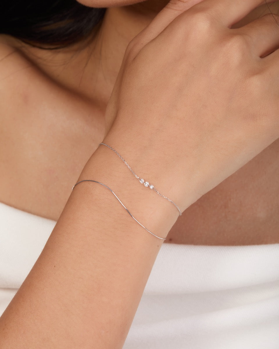18K Gold Double Chain 3-Stone Lab Diamond Adjustable Bracelet (IGI)