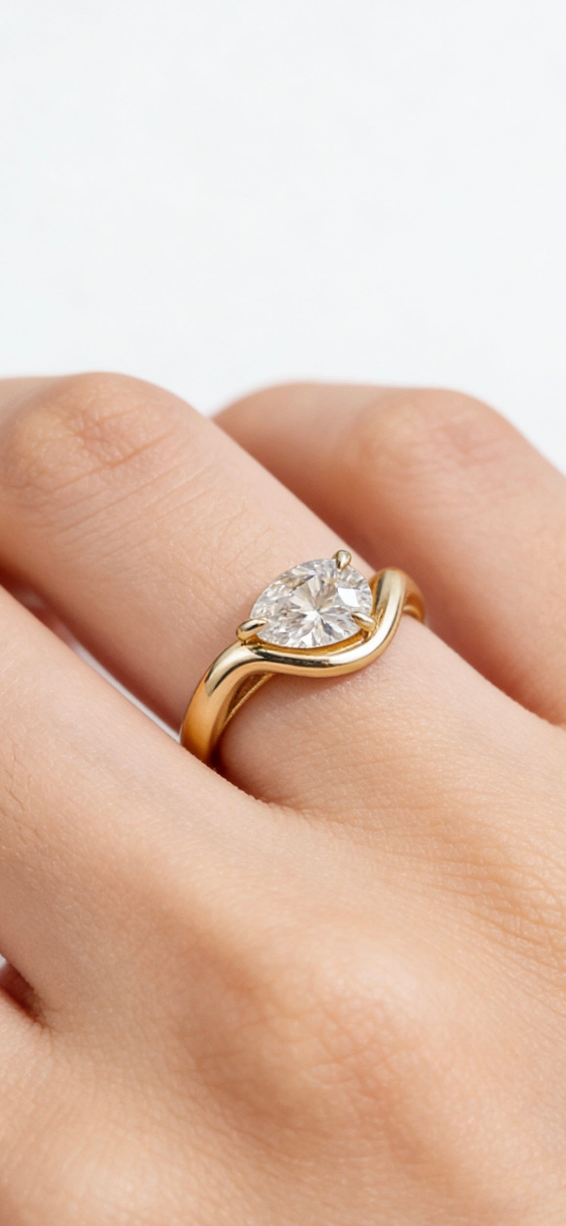 10K Pear Cut Twist Band 3-Prong Ring