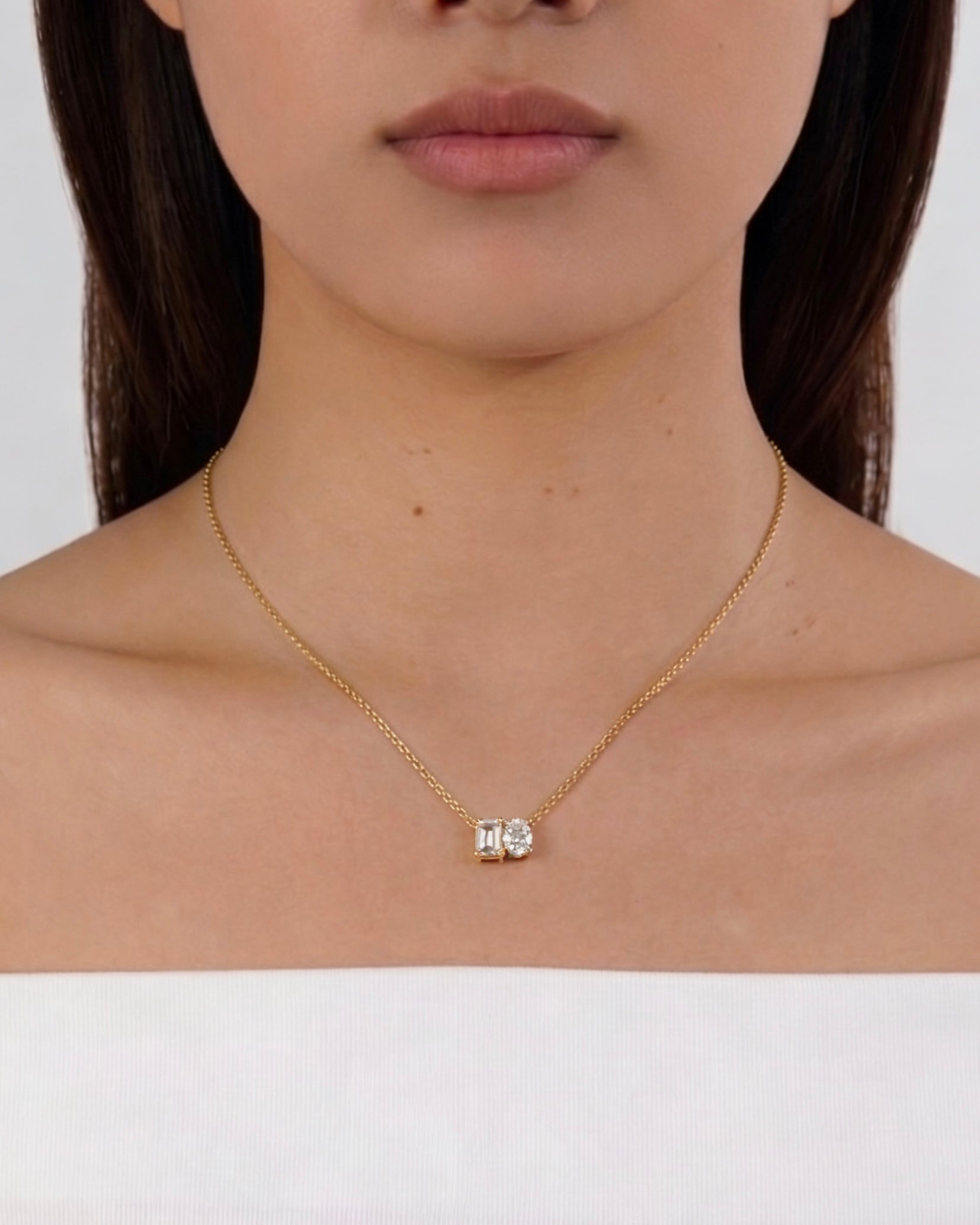 10K Gold Emerald Oval Two Grown Diamond Necklace（IGI）